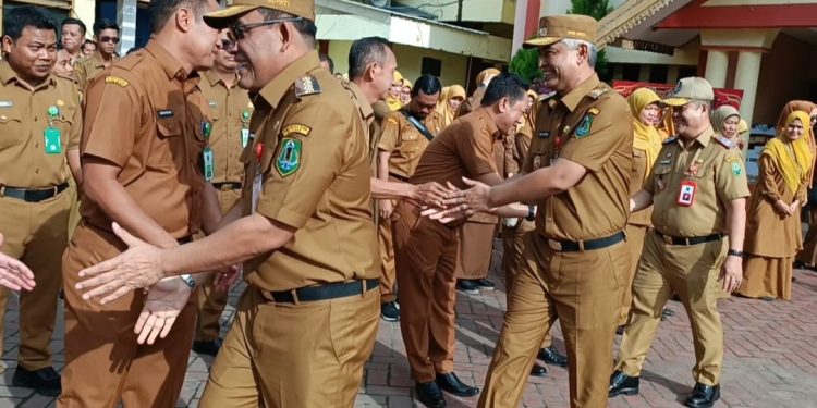 Hari Pertama Bertugas, Bupati HSU Sahrujani Pimpin Apel Gabungan ASN