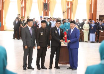 Bupati Andi Rudi Latif Terima SK Pengesahan dan Pengangkatan Kepala Daerah Periode 2025-2030