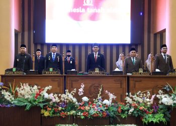 DPRD TANBU DENGARKAN PIDATO SAMBUTAN BUPATI DAN WABUP TANBU DIAWAL MASA JABATAN