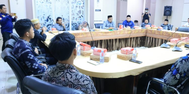 GABUNGAN KOMISI DPRD TANBU GELAR RDP BERSAMA IKMA TANBU