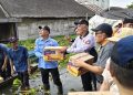 Bupati HSU dan Wakilnya Bersama Pemprov Kalsel Serahkan Bantuan Banjir di Desa Pondok Babaris