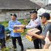 Bupati HSU dan Wakilnya Bersama Pemprov Kalsel Serahkan Bantuan Banjir di Desa Pondok Babaris