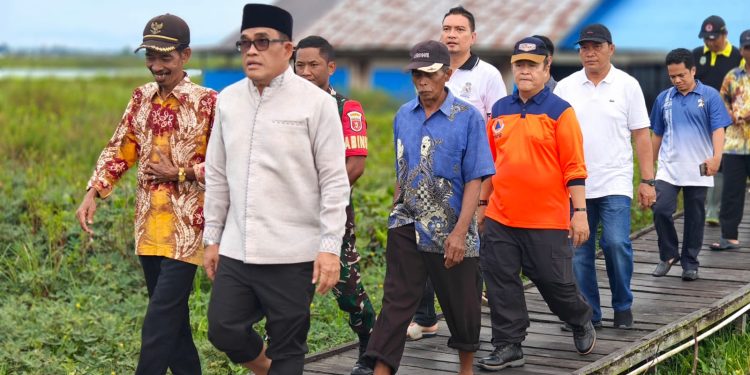 Bupati Haji Sahrujani Blusukan Kunjungi Warga Telaga Mas Terdampak Banjir