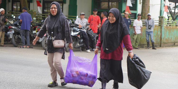 AKSI Jumat Bersih, Langkah Nyata Bupati Andi Rudi Latif Wujudkan Lingkungan Sehat di Tanah Bumbu