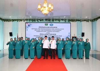 Bupati Andi Rudi Latif Kukuhkan Ketua dan Lantik Pengurus TP PKK Tanah Bumbu 2025-2030