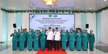 Bupati Andi Rudi Latif Kukuhkan Ketua dan Lantik Pengurus TP PKK Tanah Bumbu 2025-2030