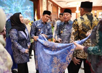 Bupati Andi Rudi Latif Hadiri Pengukuhan Ketua Dekranasda Provinsi Kalsel