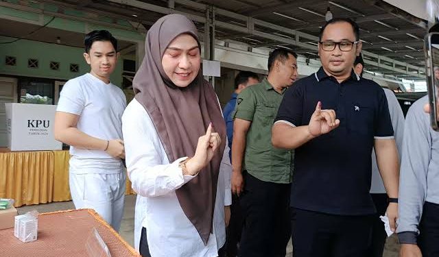 Jelang Petang, Lisa-Wartono Deklarasikan Kemenangan Lawan Kotak Kosong Saat Hitung Suara Sementara belum Selesai 