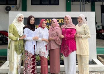 Mengenakan Kebaya Nasional Dihari Kartini Mereka Tampil Cantik