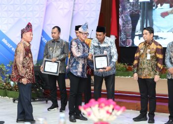 Tanah Bumbu Terima Penghargaan Terbaik Ketiga Tingkat Keselarasan Tertinggi RPJPD