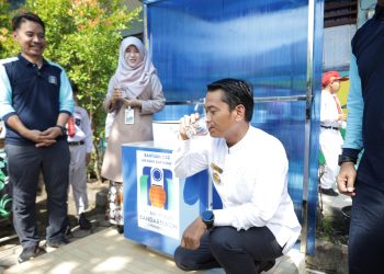 Wali Kota Banjarmasin Serahkan Kran Air Siap Minum PAM Bandarmasih Untuk SDN Basirih 8