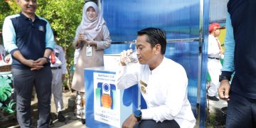 Wali Kota Banjarmasin Serahkan Kran Air Siap Minum PAM Bandarmasih Untuk SDN Basirih 8