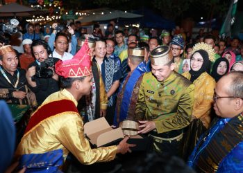 Pesona Budaya Mappanre Ri Tasi’e dan Expo Tanah Bumbu 2025 Resmi Dibuka