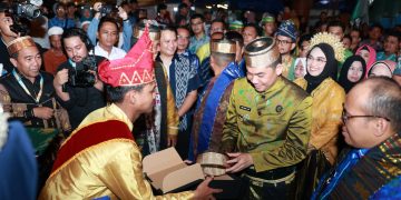 Pesona Budaya Mappanre Ri Tasi’e dan Expo Tanah Bumbu 2025 Resmi Dibuka