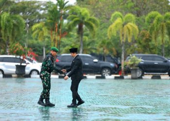 Bupati Andi Rudi Latif Pimpin Harkitnas dan HUT Proklamasi Pemerintahan ALRI Divisi 4 : Semangat Kebangkitan Nasional Tak Padam Meski Diguyur Hujan