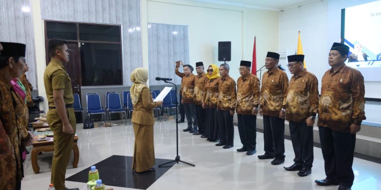 Pengukuhan Pengurus PWRI Tanah Bumbu 2025-2030, Bupati Andi Rudi Latif Tekankan Peran Strategis Pensiunan ASN