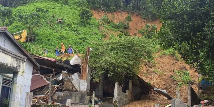Anak Bungsu Selamat, Satu Keluarga Terkubur Tanah Longsor di Samarinda