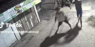 Tenteng Samurai, Aksi Serang Antargenk Malam Hari di Banjarmasin Terekam CCTV, Teriak Bahasa Luar