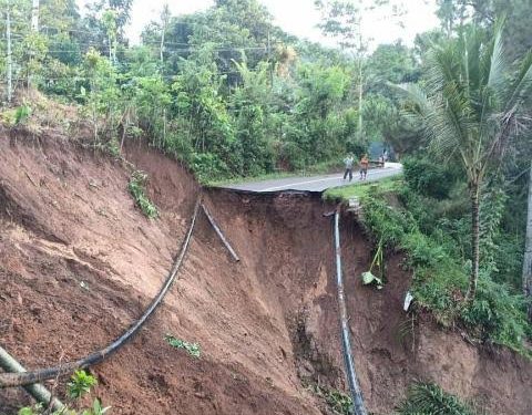 Jelang Petang, Tim Berhasil Evakuasi Jasad Pendulang di Banjarbaru yang Terkubur Tanah Longsor