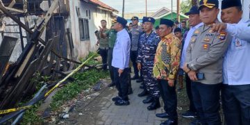 Wakil Ketua DPRD dan Bupati Tanbu Tinjau Langsung Lokasi Kebakaran di Simpang Empat