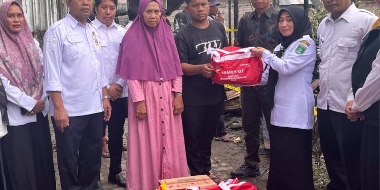 Pemkab Tanah Bumbu Salurkan Bantuan untuk Korban Kebakaran di Simpang Empat