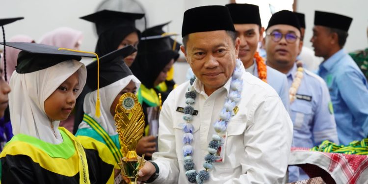 Wisuda Akbar ke-14 LPPTKA-BKPRMI Tanah Bumbu, Wujud Komitmen Mencetak Generasi Qurani