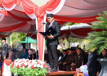 Ketua DPRD Tanbu Bacakan Naskah UUD 1945 dalam Upacara Hari Lahir Pancasila