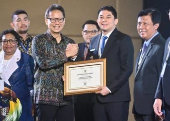 Bupati Tanah Bumbu Andi Rudi Latif Terima Sertifikat Eliminasi Malaria di APLMA ke-9