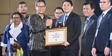 Bupati Tanah Bumbu Andi Rudi Latif Terima Sertifikat Eliminasi Malaria di APLMA ke-9