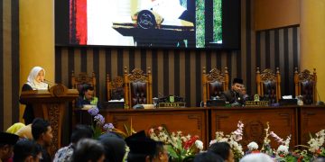 Bupati Tanbu Sampaikan Jawaban Terhadap Pemandangan Umum Fraksi DPRD Terkait Raperda Lingkungan Hidup dan Bangunan Gedung