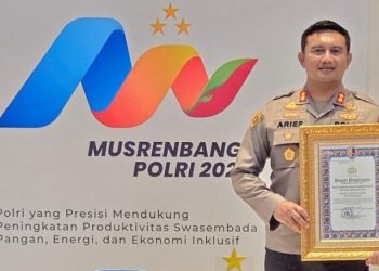 Kapolres Tanah Bumbu AKBP Arief Prasetya SIK Terima Penghargaan Dari Kapolri