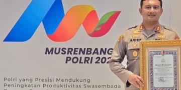 Kapolres Tanah Bumbu AKBP Arief Prasetya SIK Terima Penghargaan Dari Kapolri