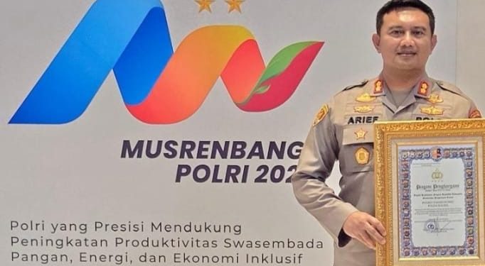 Kapolres Tanah Bumbu AKBP Arief Prasetya SIK Terima Penghargaan Dari Kapolri