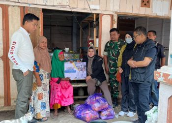Kolaborasi Pemkab Tanah Bumbu dan Kodim 1022/Tnb Salurkan Bansos Permakanan untuk Disabilitas dan Lansia