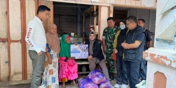 Kolaborasi Pemkab Tanah Bumbu dan Kodim 1022/Tnb Salurkan Bansos Permakanan untuk Disabilitas dan Lansia