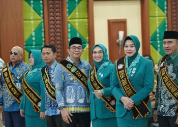 Andi Rudi Latif dan Andi Irmayani Rudi Latif Dikukuhkan Sebagai Ayah dan Bunda GenRe Tanah Bumbu