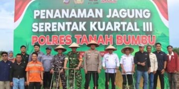 Dukung Swasembada Pangan Nasional, Kapolres Tanah Bumbu Pimpin Penanaman Jagung Serentak