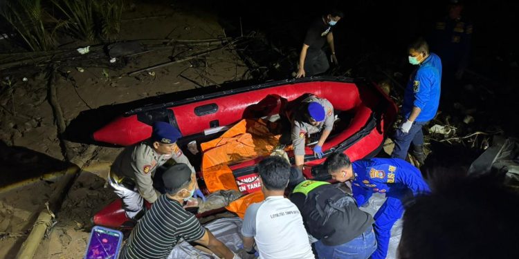 Mayat Tanpa Identitas Ditemukan Mengambang di Sungai Desa Api-Api