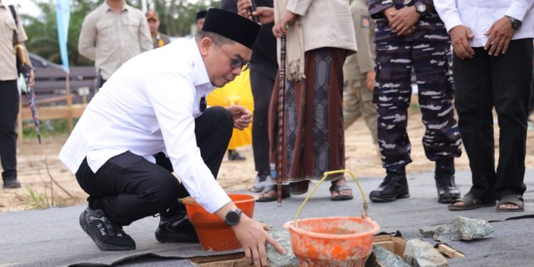Bupati Tanbu Letakkan Batu Pertama dan Teken MoU Ponpes Salafiyah Al-Istiqamah: Langkah Strategis Tingkatkan Pendidikan Keagamaan