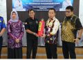 Sekda Kota Banjarmasin Serahkan Secara Simbolis Unit Sarana Prasarana Kelurahan Kepada Masyarakat