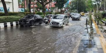 Hujan DuaJam Sore Hari, Jalan Utama Banjarmasin Tenggelam