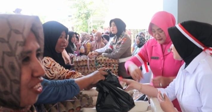 Gerakan Pangan Murah Polres Tanah Bumbu Sambut Hari Kemerdekaan Diserbu Warga