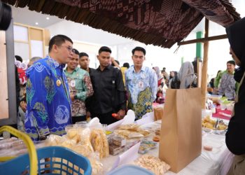 Bupati Andi Rudi Latif Resmi Tutup KKN Tematik FPIK Berdampak Sekaligus Tinjau EXPO Hasil KKN di Tanah Bumbu