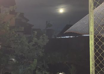 Purnama pun Malu Saat Adzan Subuh Berkumandang Usai Gerhana Bulan Total, Pelan Dia Sembunyi 