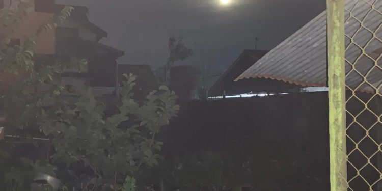 Purnama pun Malu Saat Adzan Subuh Berkumandang Usai Gerhana Bulan Total, Pelan Dia Sembunyi 