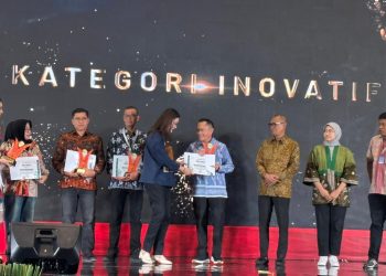 Tanah Bumbu Terima Penghargaan Stand Kategori Inovatif di AOE 2025
