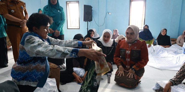 Pelatihan Sasirangan di Tanah Bumbu: Melestarikan Warisan Budaya, Menggerakkan Ekonomi