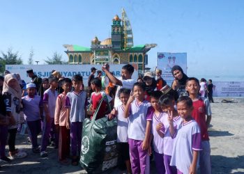 Tanah Bumbu Gelar Puncak World Cleanup Day 2025 di Siring Pantai Pagatan