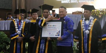 Pemkab Tanah Bumbu Terima Penghargaan dari ULM, Bukti Nyata Komitmen terhadap Pendidikan Berkualitas