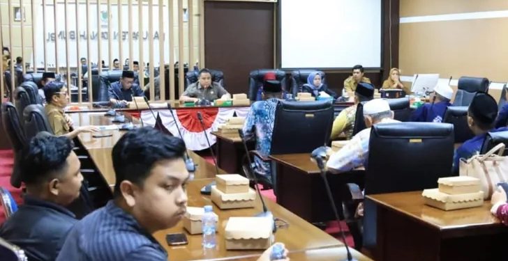 Komisi I DPRD Tanah Bumbu Gelar RDP Bahas Aspirasi Guru PTT, Tiga Tuntutan Disuarakan